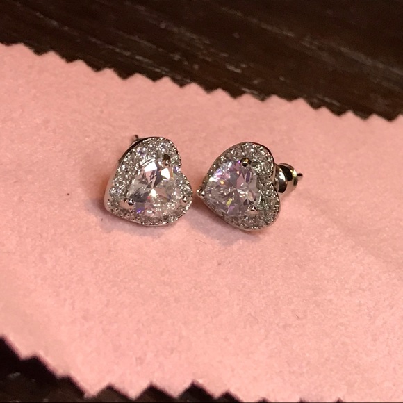 CZ Brilliant Heart Diamond Post Earring - White - Picture 3 of 6